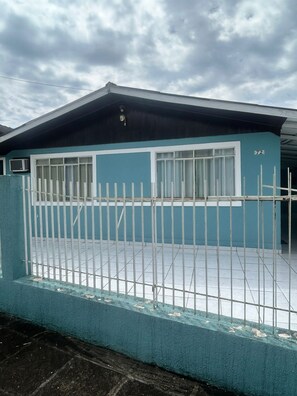 Exterior - Cozy and spacious house (Barro Branco Morretes)