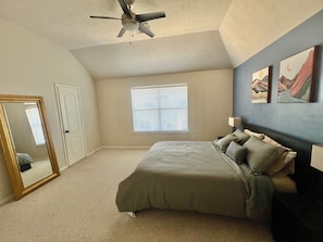 3 habitaciones, escritorio, tabla de planchar con plancha y wifi gratis 