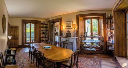 Elegant Bayview Victorian Home; walk to beach