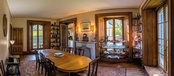 Elegant Bayview Victorian Home; walk to beach