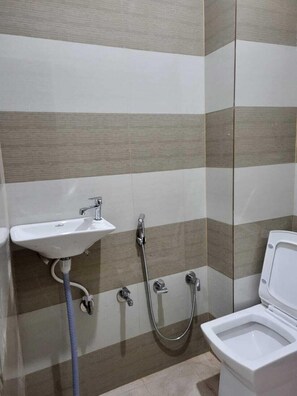 Rom – deluxe | Bad | Dusj, håndklær, såpe og sjampo