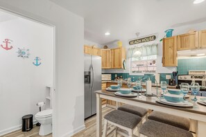 Fridge, microwave, oven, stovetop - 1 Mile to Beach• Two King Suites • Sleeps 6 (Navarre)