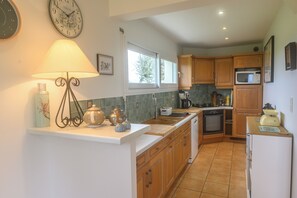 Microwave, dishwasher