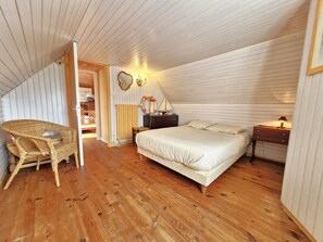 4 bedrooms, free WiFi, bed sheets