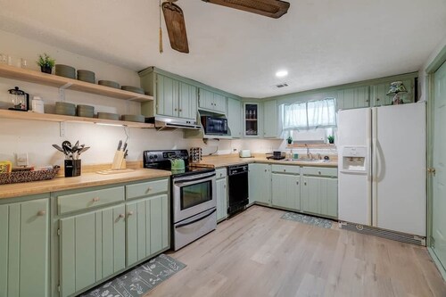 Bloomingdale - Mesa A - Retro! - 4BR Near Sav Airport