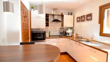 Vila | Dapur pribadi | Lemari es, microwave, oven, dan mesin pencuci piring