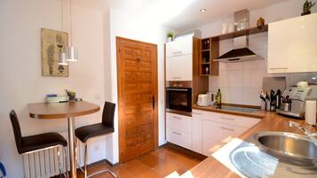 Biệt thự | Bếp riêng | Tủ lạnh, lò vi sóng, lò nướng, máy rửa bát