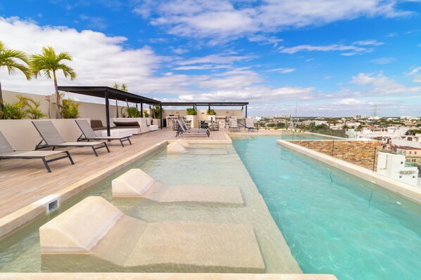 Outdoor pool, pool umbrellas, pool loungers - Cozy Loft in Playa del Carmen 1 bedroom (Playa del Carmen)