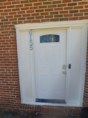 Exterior detail - Holy Home 3-bedroom with AC and WiFi. Bless you in Morrow. Peace & a low price. (Morrow)