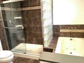 Haartrockner, Handtücher, Seife