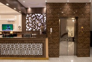 Quầy tiếp tân