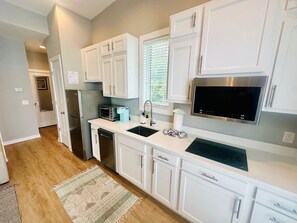 Fridge, microwave, oven, stovetop - Downtown Park Circle Loft (North Charleston)