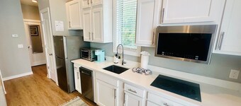 Downtown Park Circle Loft