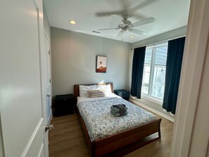 1 bedroom, iron/ironing board, travel crib, WiFi - Downtown Park Circle Loft (North Charleston)