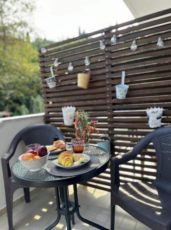 Outdoor dining - Peaceful House By The Creek 1 (Benitses)