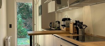 Chic terrace apartment with private parking space Box spring bed TV WLAN in Leipzig