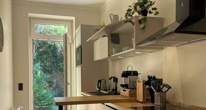 Chic terrace apartment with private parking space Box spring bed TV WLAN in Leipzig