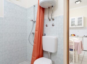 Shower, towels - Apartments Božica - Studio (Vrboska)