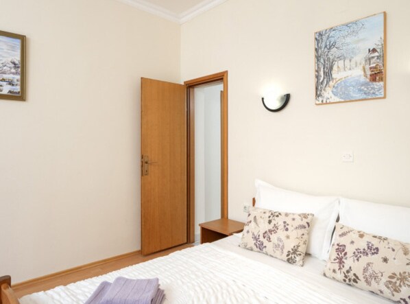 WiFi, bed sheets - Apartments Božica - Studio (Vrboska)