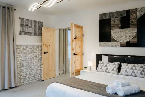 1 slaapkamer, een strijkplank/strijkijzer, gratis wifi, beddengoed