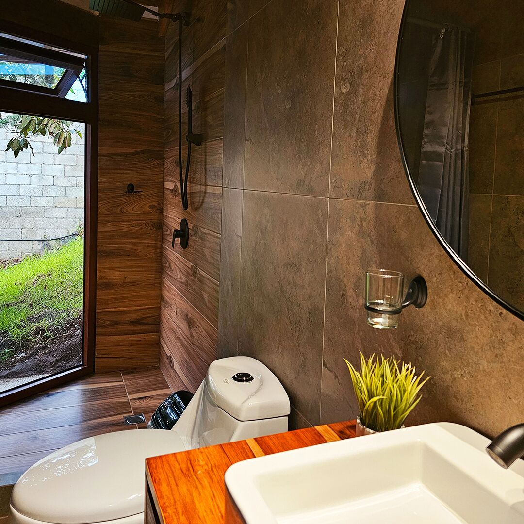 Panoramic Cabin, 1 King Bed, Kitchenette, Mountain View | Bathroom