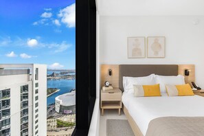 Huoneisto, parveke, näköala lahdelle | 3 makuuhuonetta, ylelliset vuodevaatteet, silitysrauta/-lauta