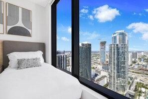 Lägenhet - balkong - utsikt mot havsviken | 3 sovrum, sängtillbehör av högsta kvalitet och strykjärn/strykbräda