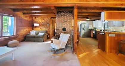 Cozy Log Cabin: Woods on the Water