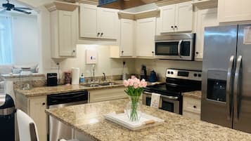 Kochgeschirr/Geschirr/Besteck