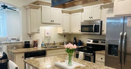 Charming 3-bedroom condo in Oxford!