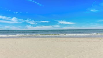 Am Strand, Liegestühle, Strandtücher