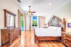 3 chambres, bureau, fer et planche à repasser, lit de bébé portatif