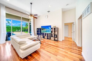 Smart TV, table tennis
