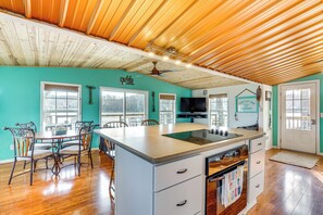 Fridge, microwave, oven, stovetop - Fish & Boat on Lake of the Ozarks: Waterfront Home (Edwards)