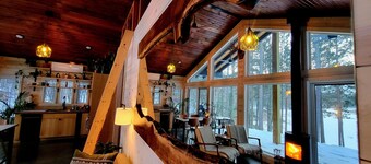 The Sylvan Chalet, Modern, Lakefront, Private, Refined, Close to Trails,