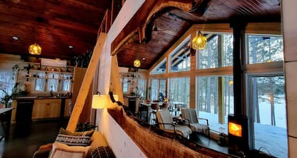 The Sylvan Chalet, Modern, Lakefront, Private, Refined, Close to Trails,