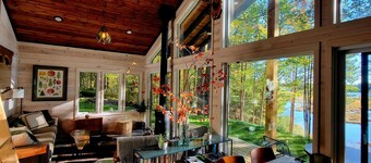 The Sylvan Chalet, Modern, Lakefront, Private, Refined, Close to Trails,