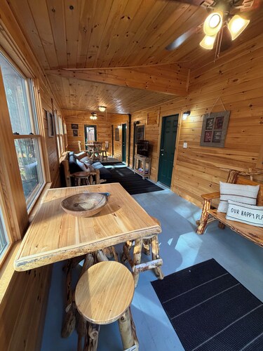 Woodlands Lodge-Charming 3-bedroom cabin in phenomenal Lake George