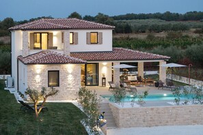 Exterior - Luxury and Elegant Designer Villa with Heated Pool (Nova Vas)