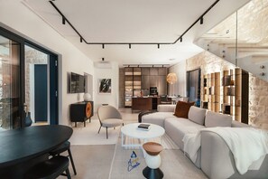 Smart TV, video games, table tennis, stereo - Luxury and Elegant Designer Villa with Heated Pool (Nova Vas)