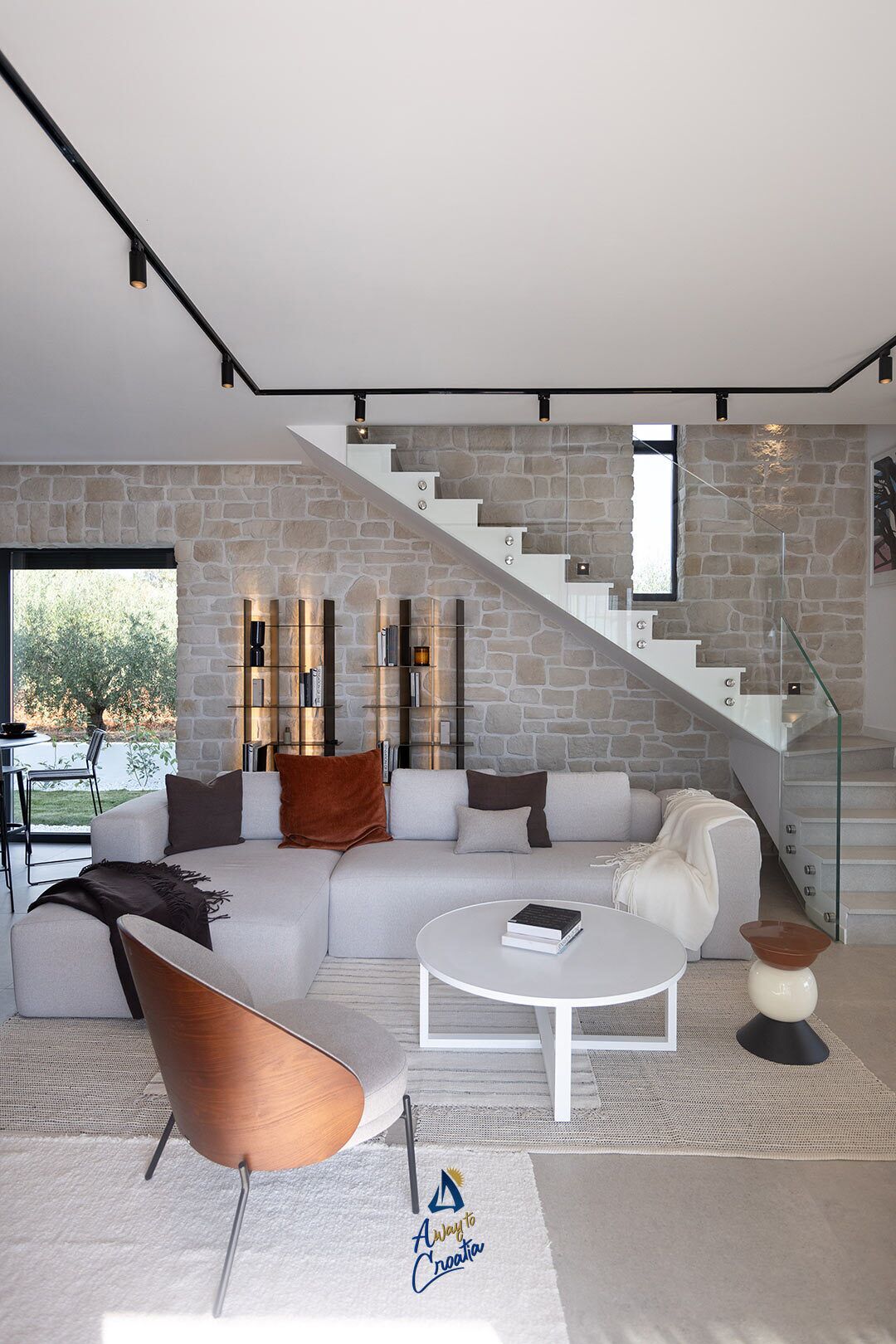 TV connectée, jeux vidéo, table de tennis de table, chaîne hi-fi