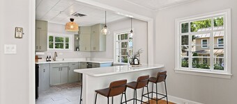 Retreat in Historic Downtown Leesburg - Walkable to Everything!

