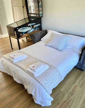 3 habitaciones, tabla de planchar con plancha, cuna de viaje y wifi