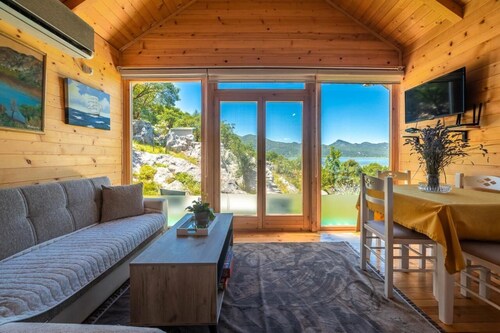 Charming 1-bedroom cottage in marvelous Zeta with WiFi, AC