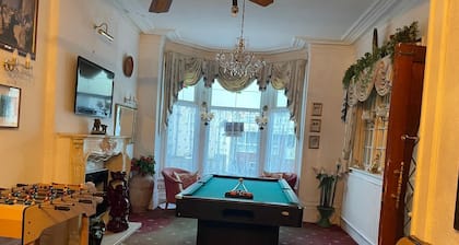 Red Rose Hotel