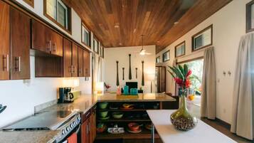 KylskÄp, mikrovÄgsugn, ugn och spishÀll