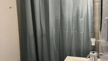 淋浴設備、坐浴桶、番梘、廁紙