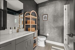 Shower, hair dryer, shampoo - Urban Cowboy: Lux Condo w/ Pool & Parking by Vandy (Nashville)