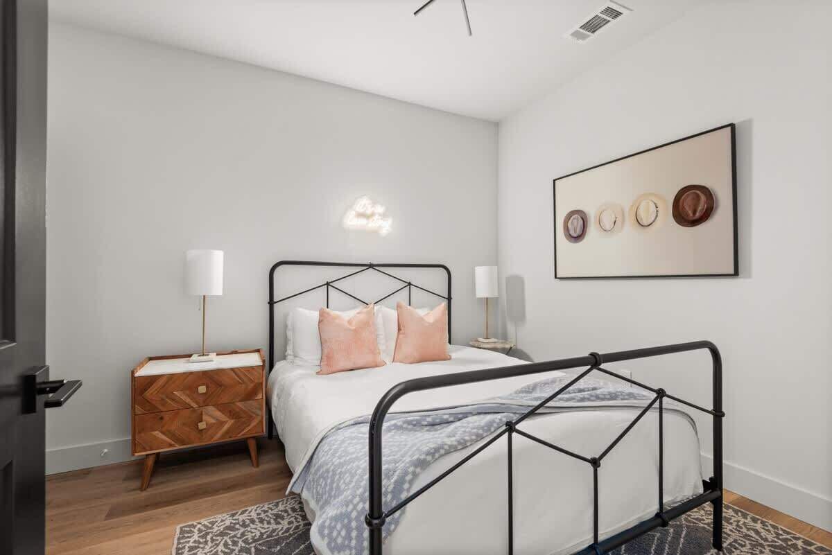 2 bedrooms, iron/ironing board, travel cot, free WiFi