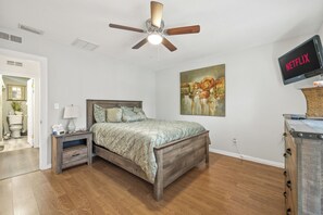 3 chambres, fer et planche à repasser, Wi-Fi, draps fournis
